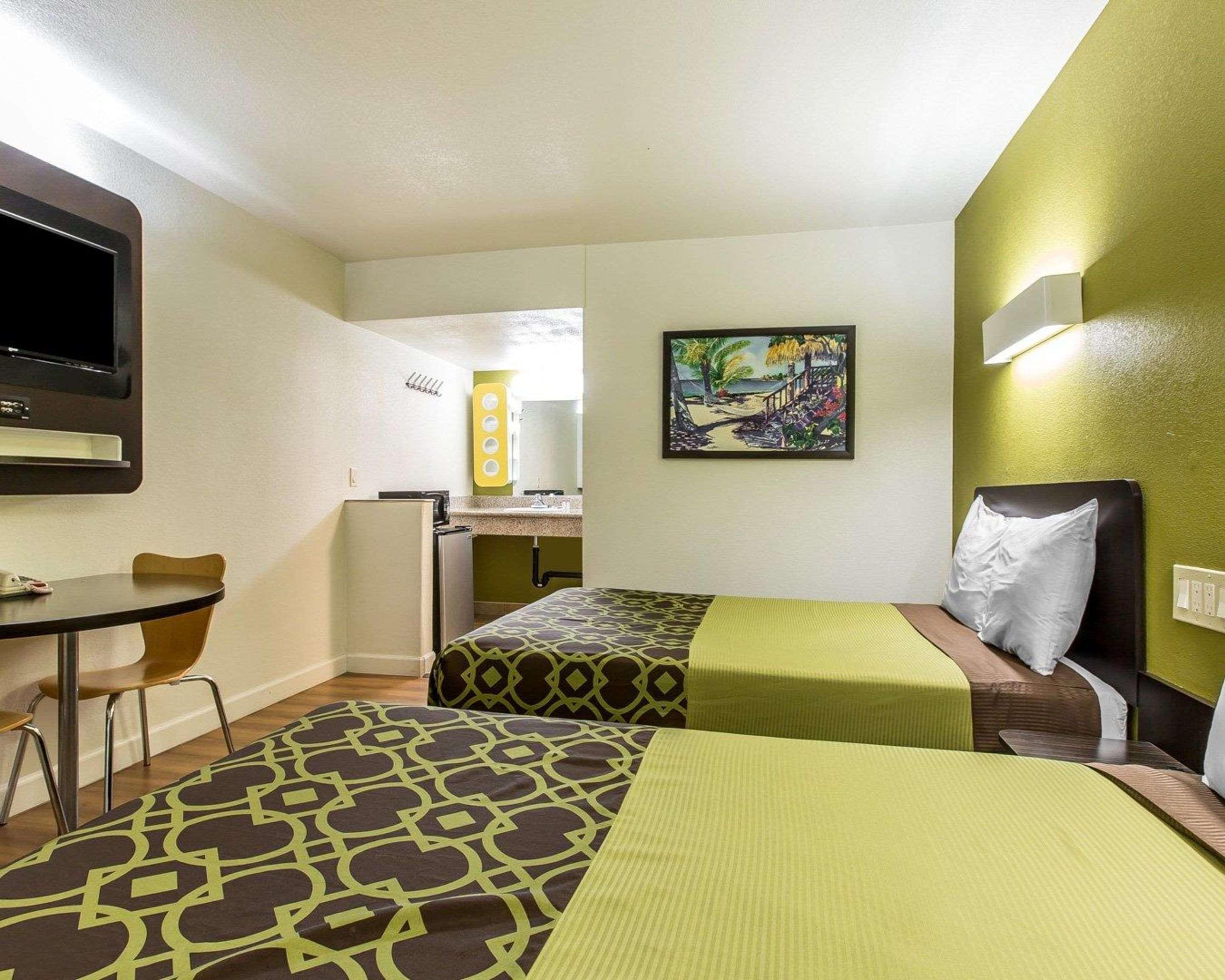 Rodeway Inn Downtown הנפורד מראה חיצוני תמונה