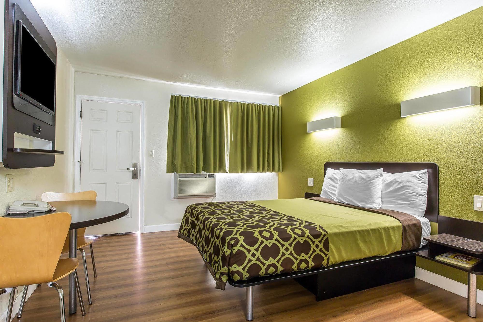 Rodeway Inn Downtown הנפורד מראה חיצוני תמונה